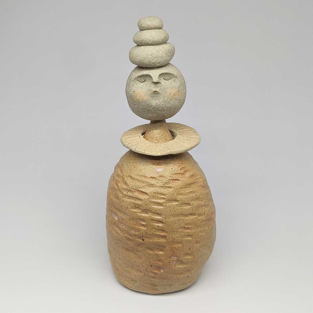 Melly Frank. A sense of Balance (2021). Stoneware. 6cm x 14cm